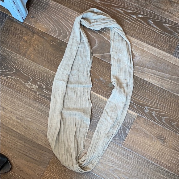 SCARVES - Picture 7 of 7